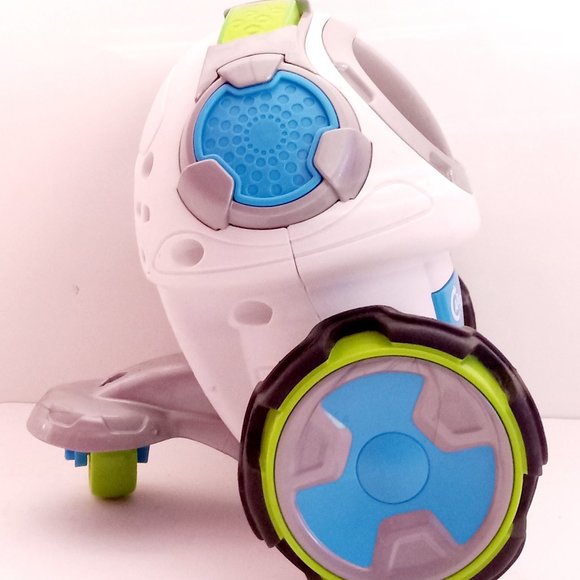 Robot Fisher Price Moby Interactive Dancing Games Educational Talking Lights Fun - Picture 2 of 3